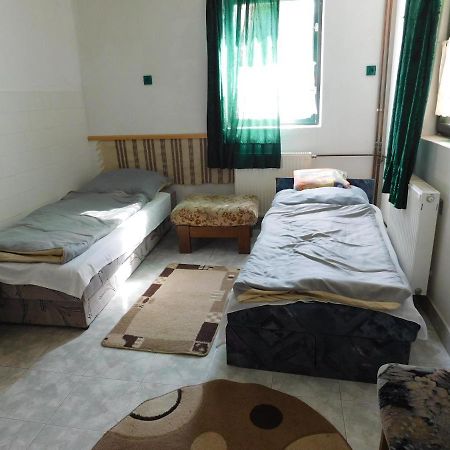 Hôtel Huta Vendeghaz à Kishuta Extérieur photo