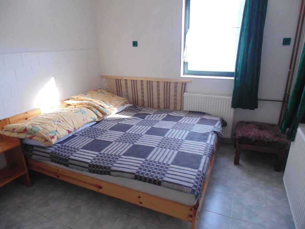 Hôtel Huta Vendeghaz à Kishuta Extérieur photo