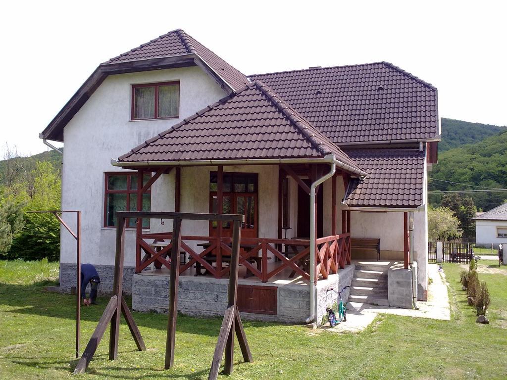 Hôtel Huta Vendeghaz à Kishuta Extérieur photo
