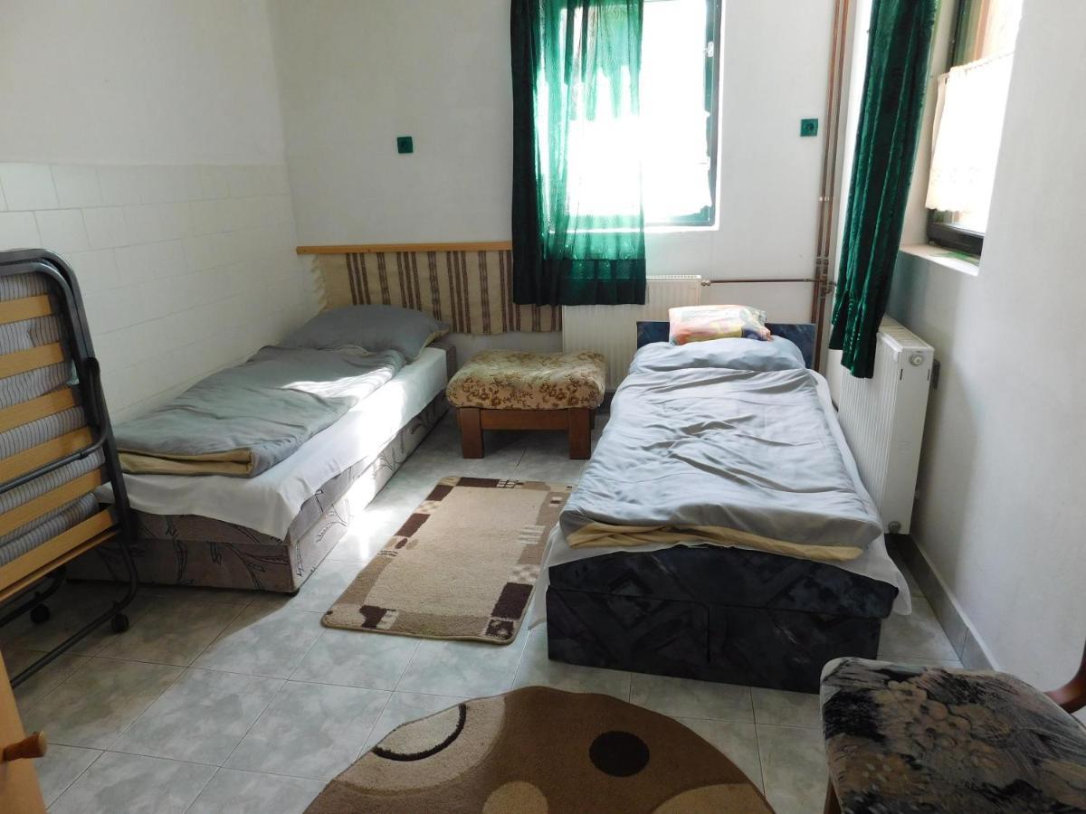 Hôtel Huta Vendeghaz à Kishuta Extérieur photo